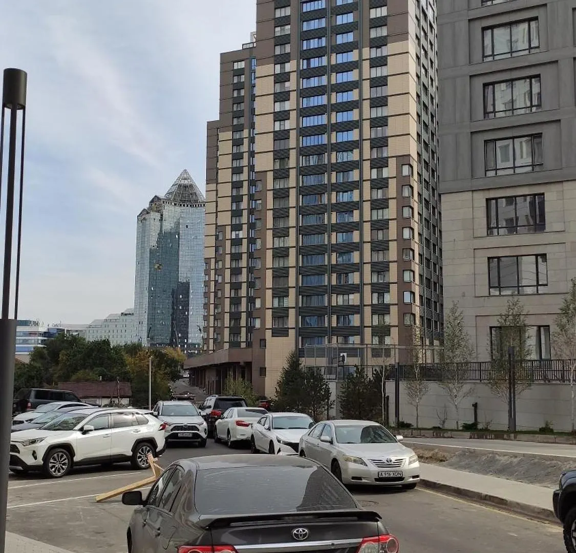 Dm Aparts - Жк Central Avenue Business Almaty Apartment