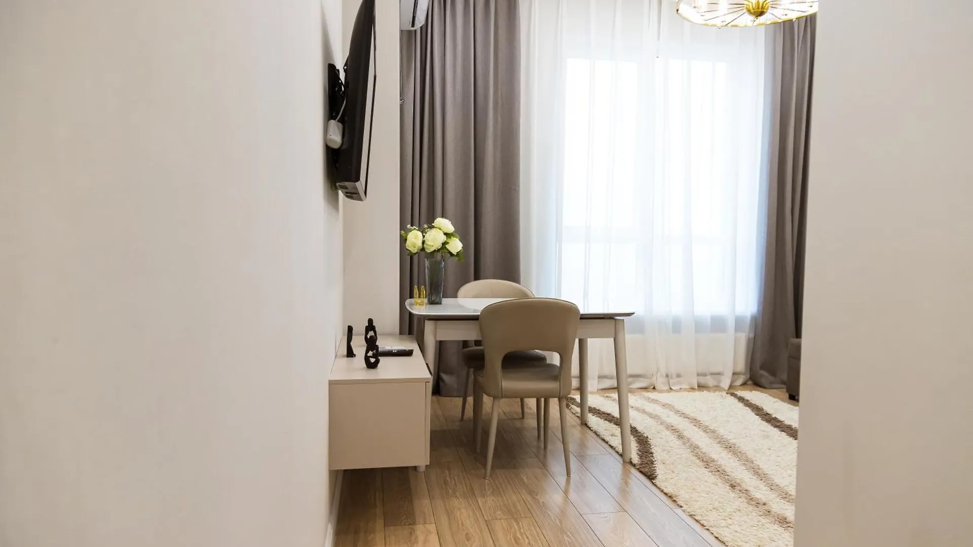 Dm Aparts - Жк Central Avenue Business Almaty Apartment
