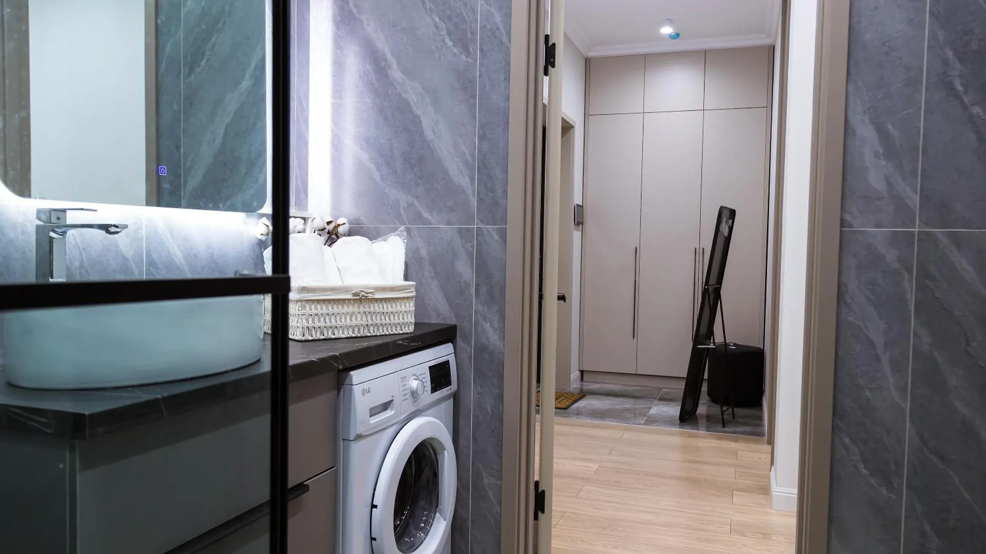 Dm Aparts - Жк Central Avenue Business Almaty 0*,